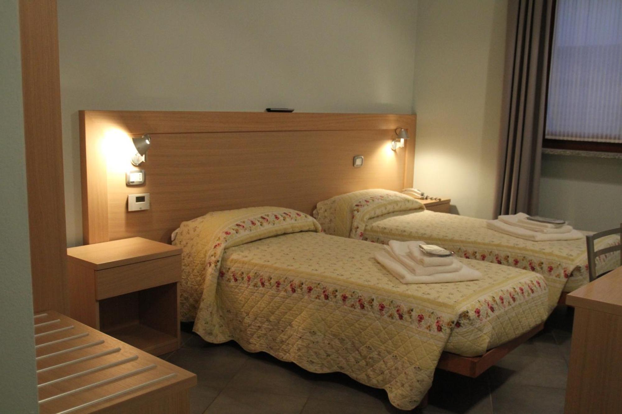 Albergo Verdi Novi Ligure Esterno foto